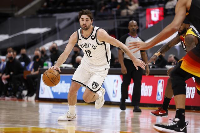 欧冠-莱万梅开二度奥尔莫破门 巴萨3-0布雷斯特