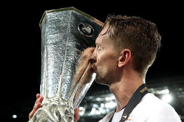 火箭险胜森林狼晋级淘汰赛 马刺力克爵士4连胜